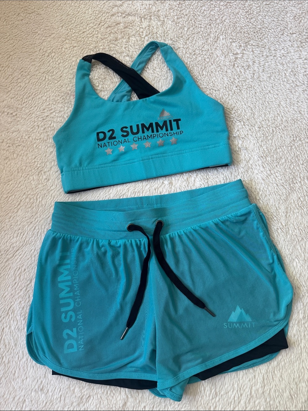 D2 Summit Sports Bra & Shorts Set